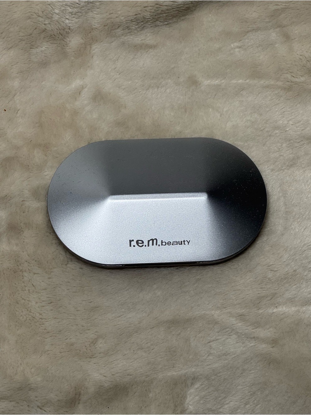 r.e.m. beauty Silver Eyeshadow Palette - Neutral Shimmer